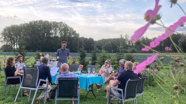 Wine tasting Italiaanse wijnen op de plukweide bloemenplukweide paard&bloem in Oppuurs