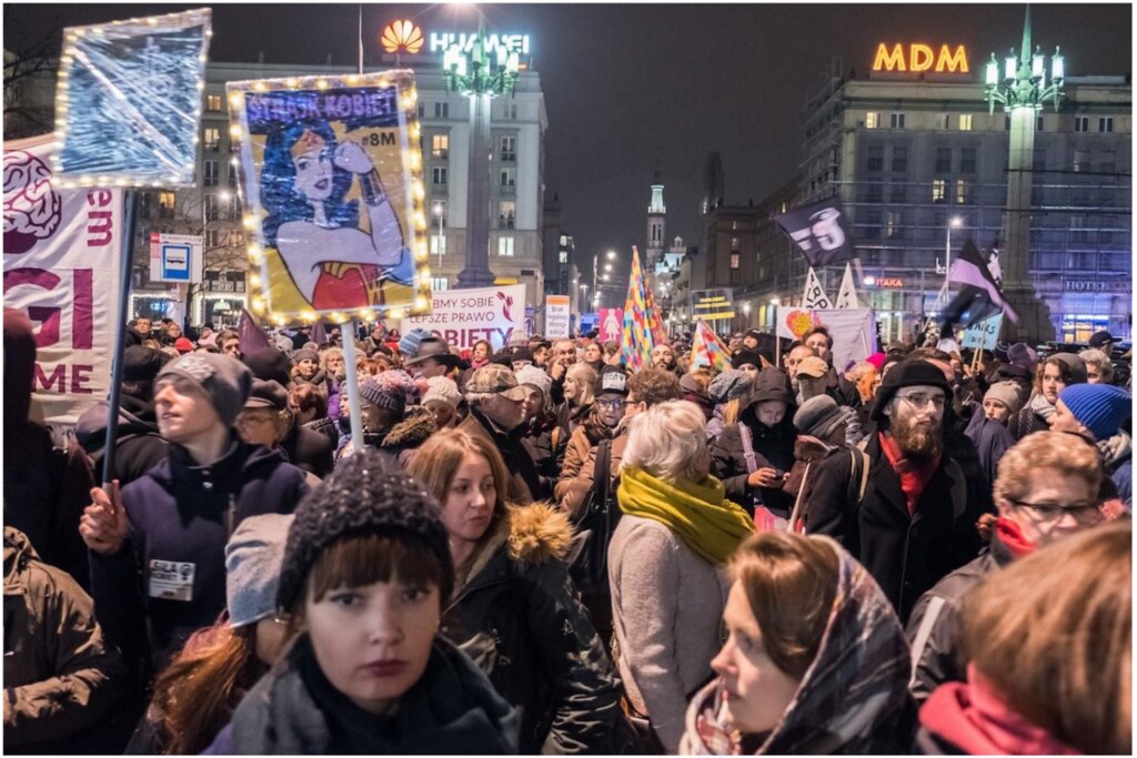 Mondige burgers als buffer voor een weerbare democratie: lessen uit Polen