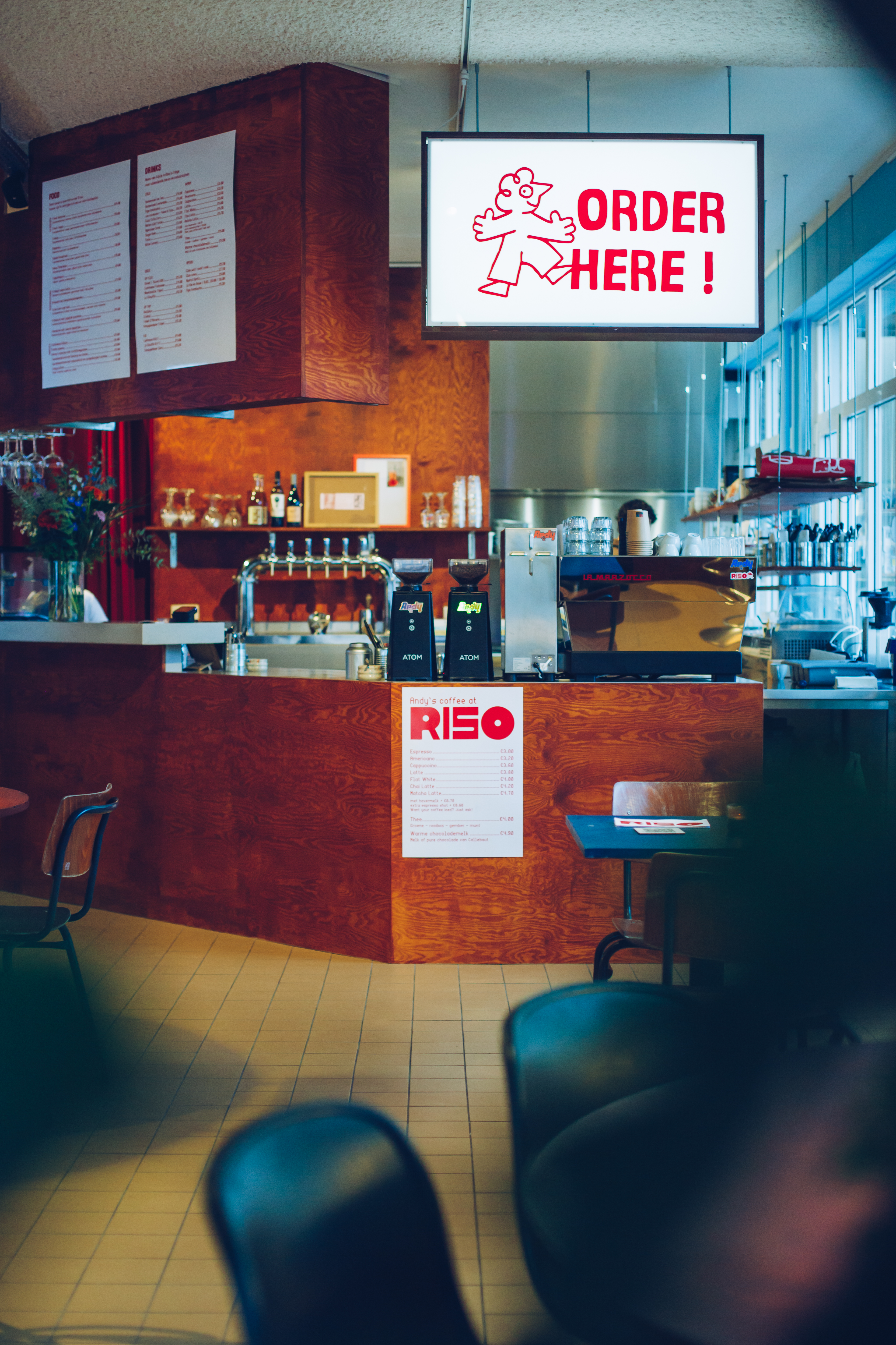 Onze gezellige bar waar je je drankjes kan bestellen
