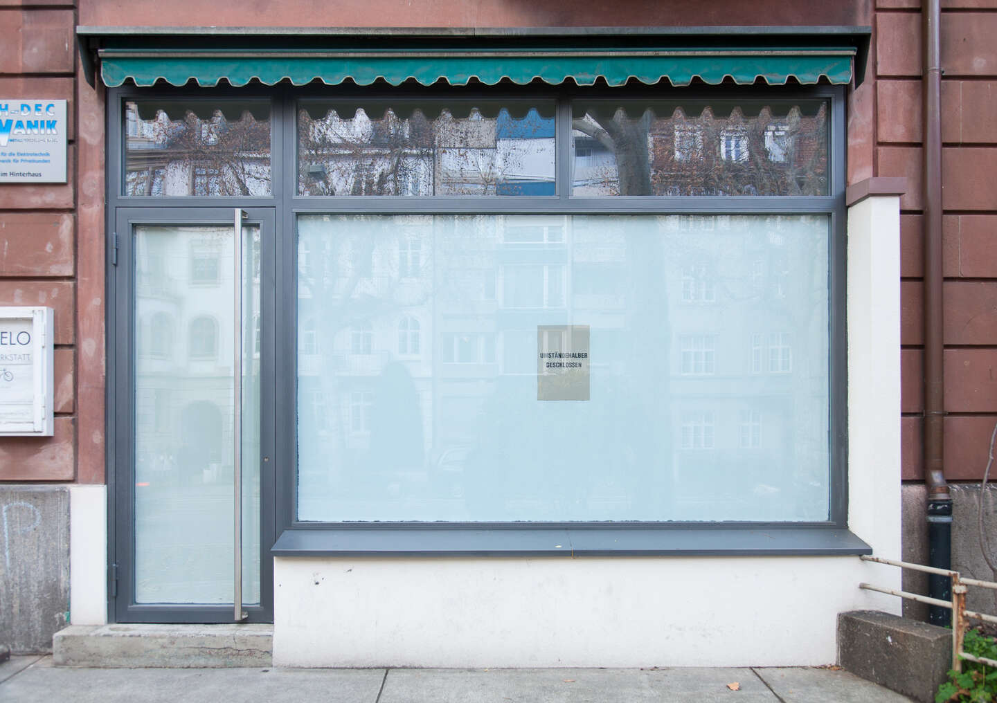 Annaïk Lou Pitteloud, Bankruptcy Posters [Closed Because of the Goings-On/Fermé à cause des événements], 2011, Installation view Deuxpiece, Basel.