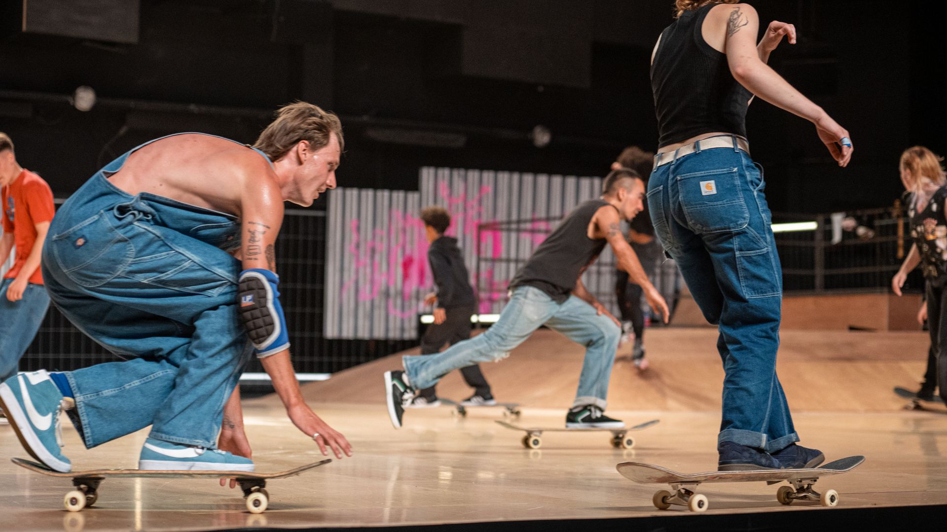 scènebeelden van de voorstelling Skatepark