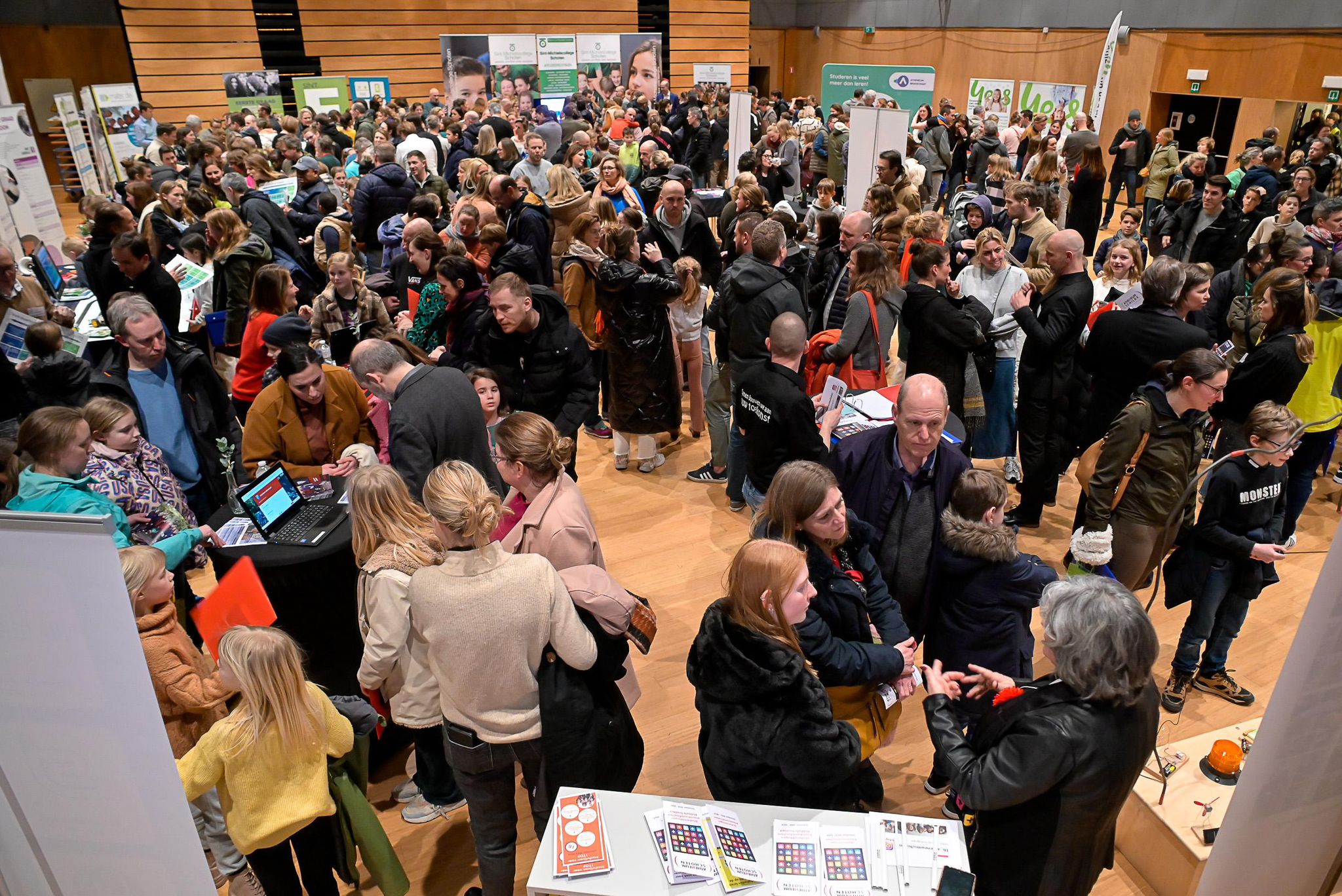 foto scholenbeurs Schoten GVA 