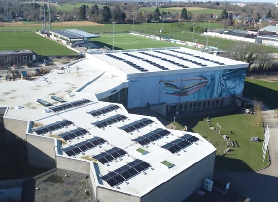 zonnepanelen op het dak van de Borre en de sporthal