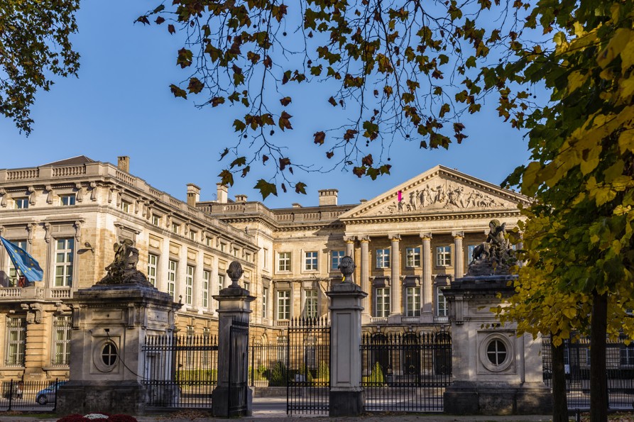 Les lieux visibles et invisibles du pouvoir