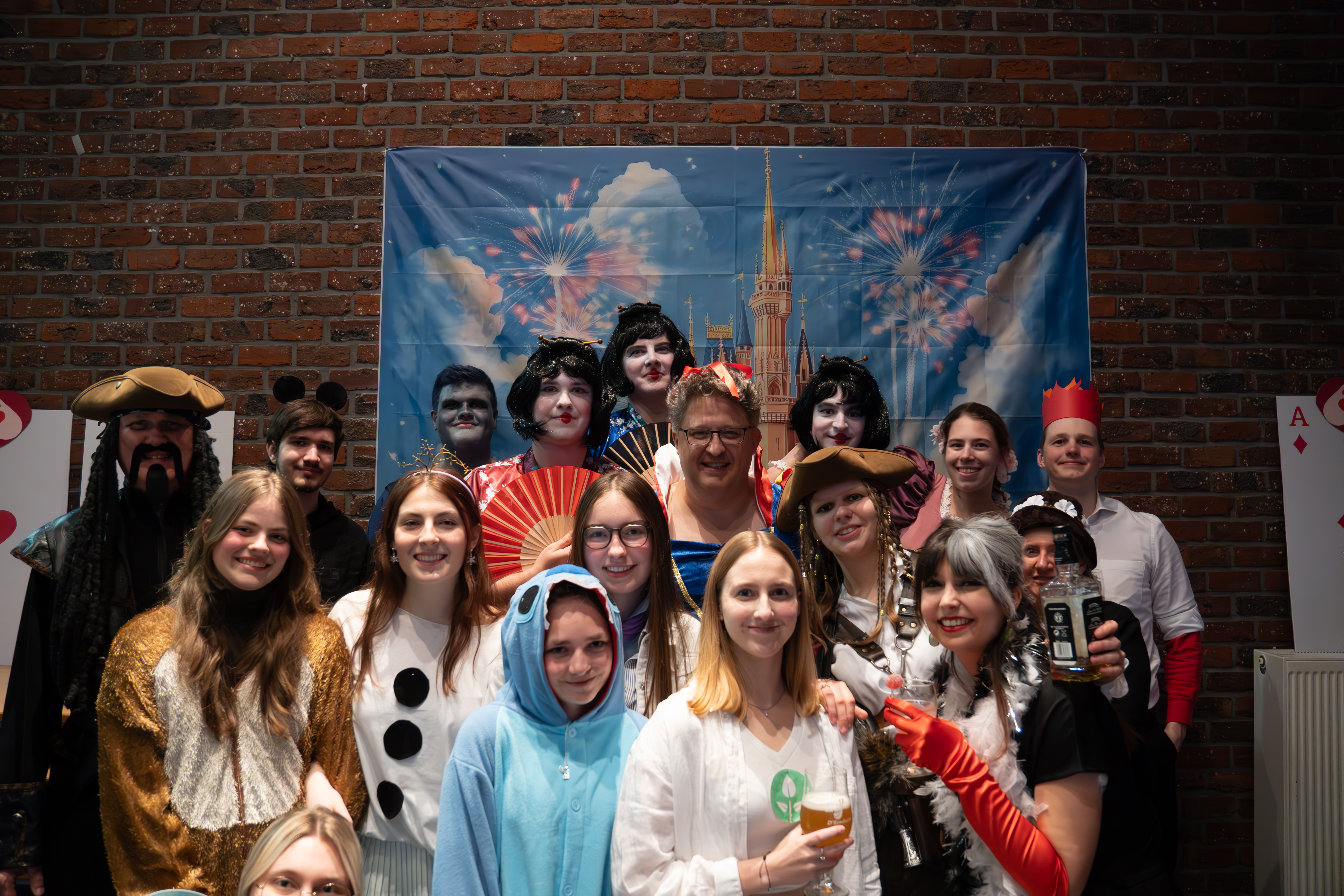 Een avond vol plezier en foute muziek ! Ambiance verzekerd ! Iedereen van harte welkom ! Gratis inkom !