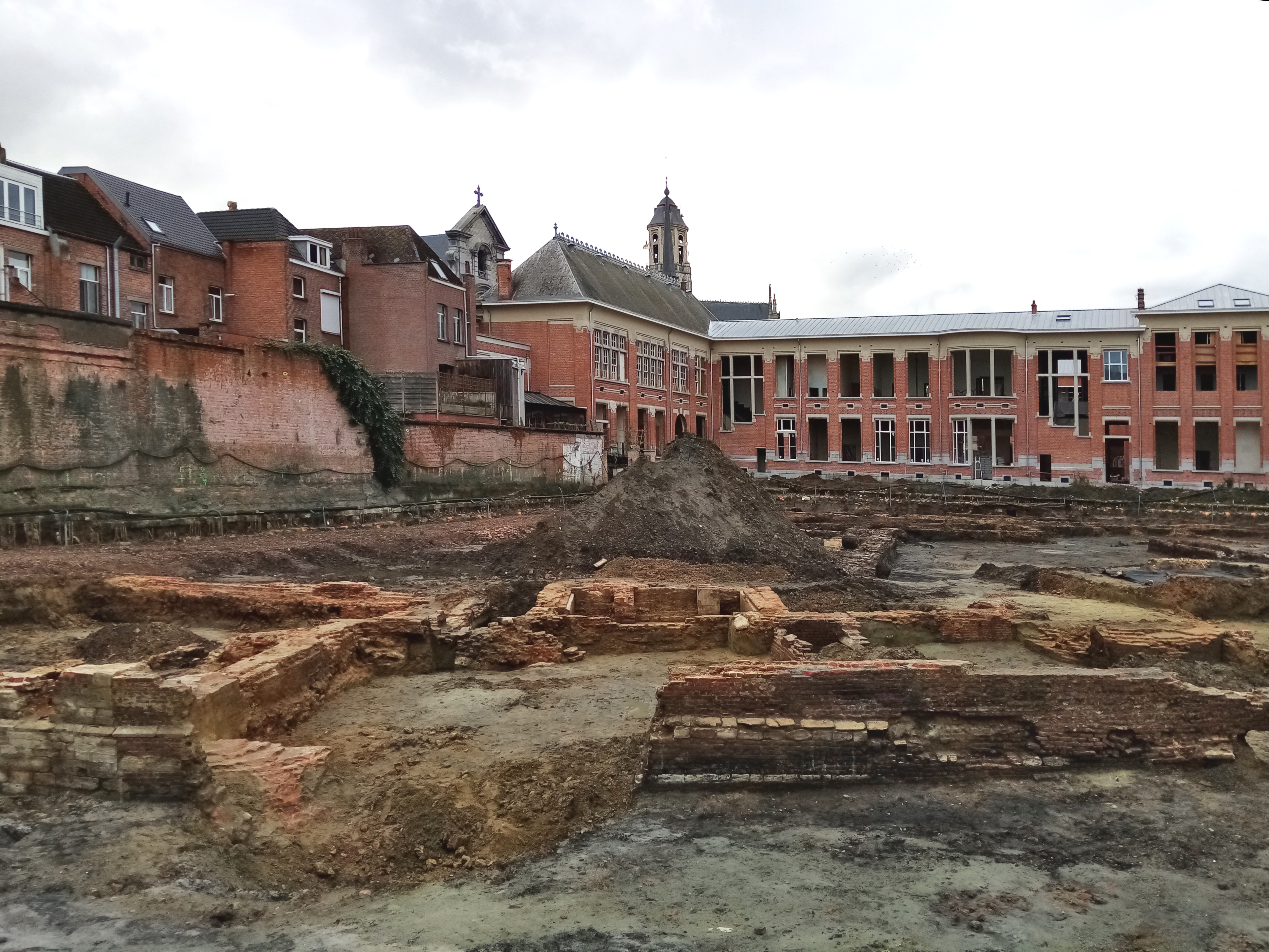 Ontdek doorheen de tijdelijke tentoonstelling hoe onder meer de site van de Normaalschool is geëvolueerd.