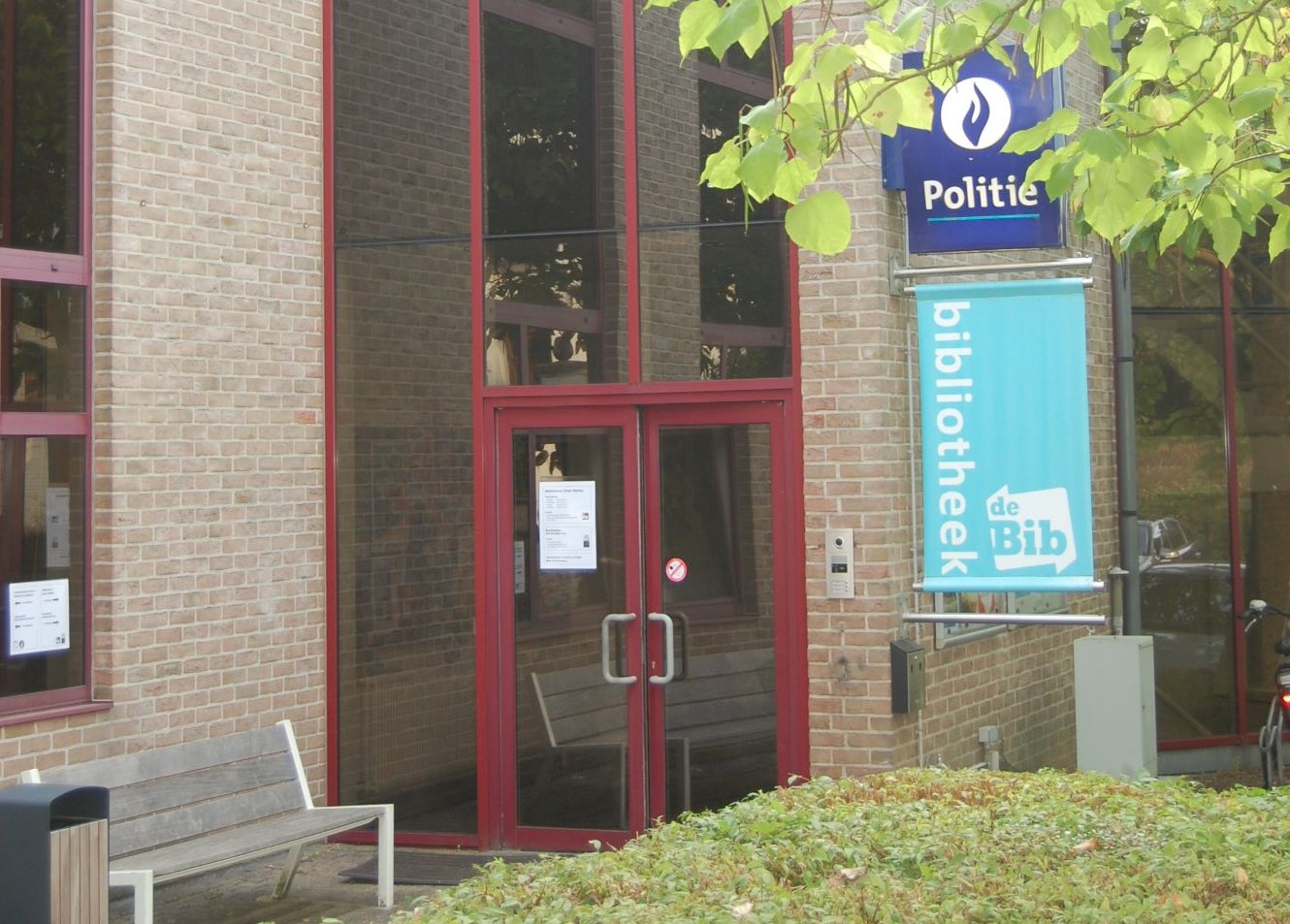 Ingang van gemeentelijk administratief centrum van Maarkedal