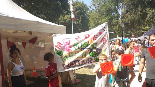Workshop protestborden maken. Familiezondag XL - Vlaams Architectuurinstituut