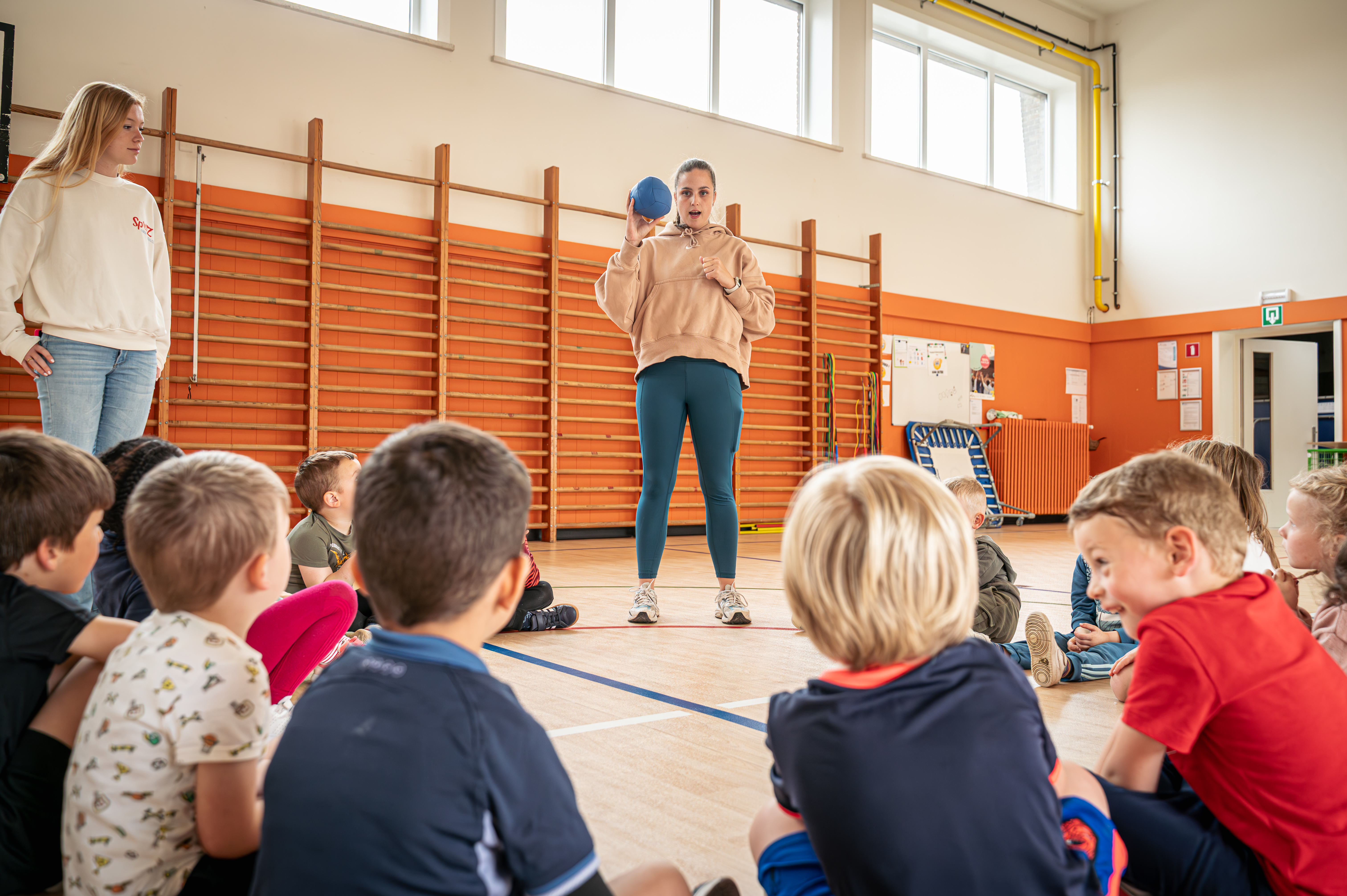 Kleuters krijgen instructies