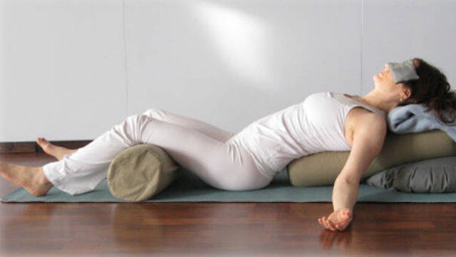 Gun jezelf een ochtend vol zachtheid, rust en diepe ontspanning. Tijdens deze extra lange restorative yogasessie creëren we precies dat: een veilige, warme plek waar jouw lichaam tot rust mag komen en je zenuwstelsel kan verzachten.