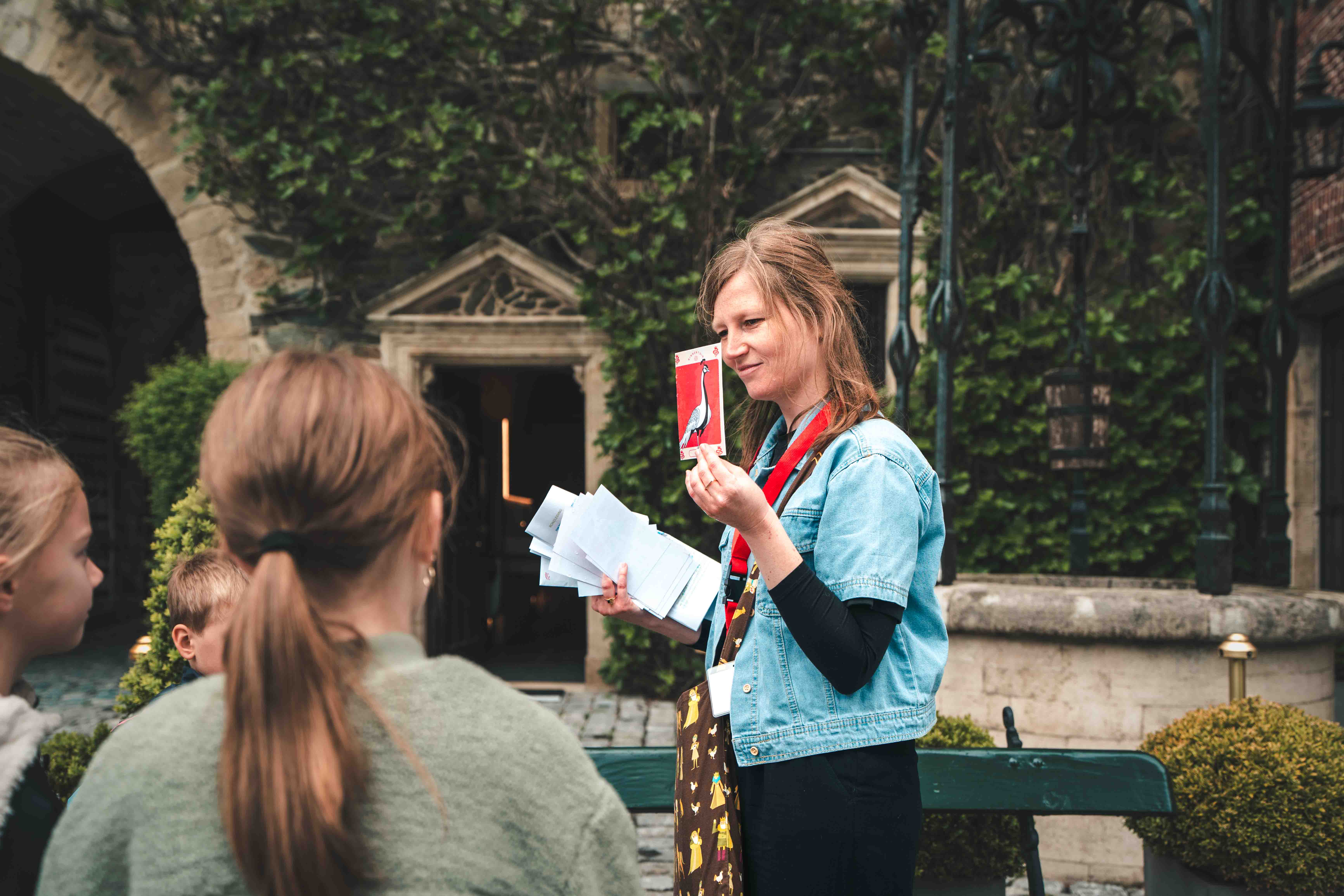 Kaartspel tijdens de familierondleiding