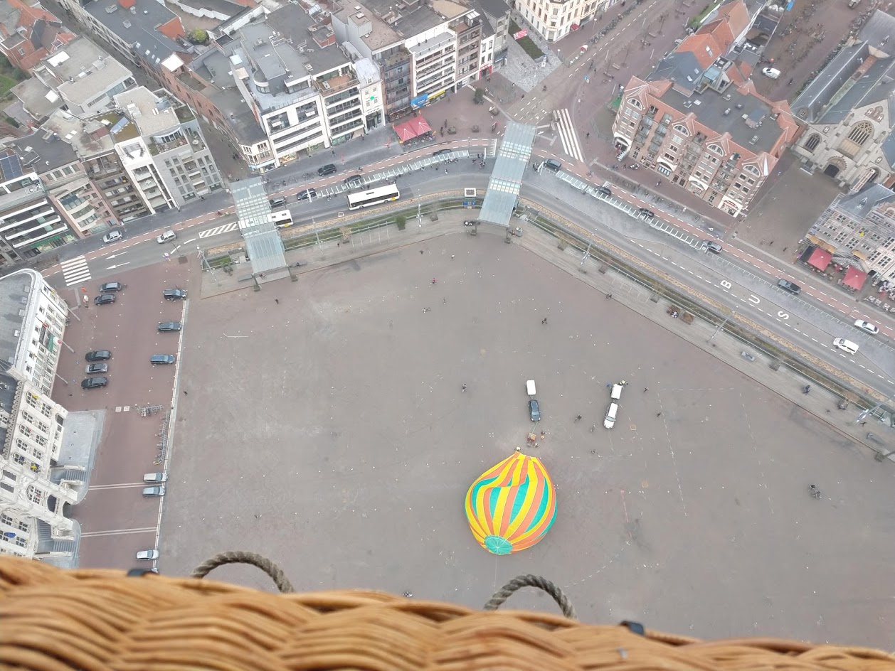 Ballonvaart vanaf de grote markt te Sint-Niklaas.