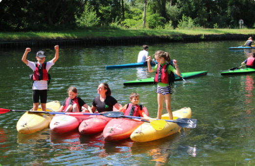 je leert op een speelse manier kajakken.