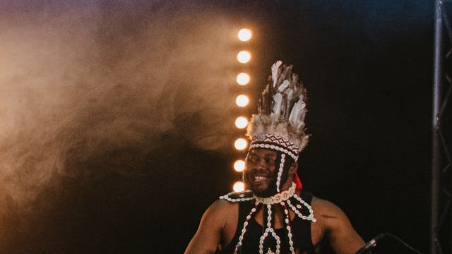 Tister Ikomo de Afrikaanse ritmewereld