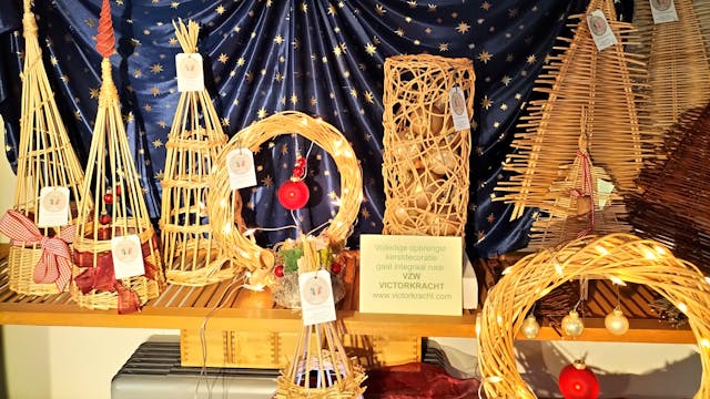 Verkoop kerstdecoraties in vlechtwerk ten voordele van Victorkracht
