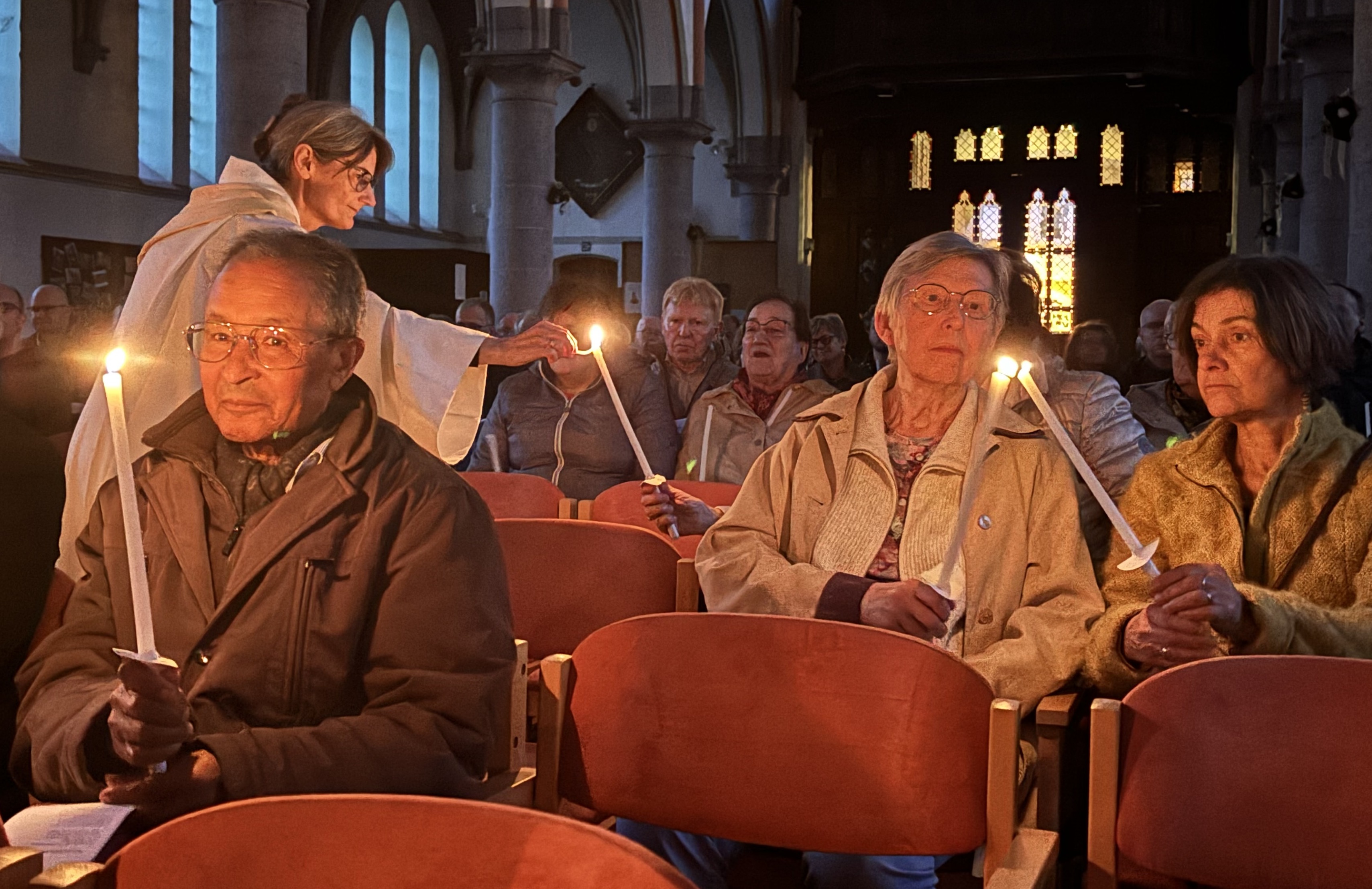 Paaswake in de kerk van De Pinte