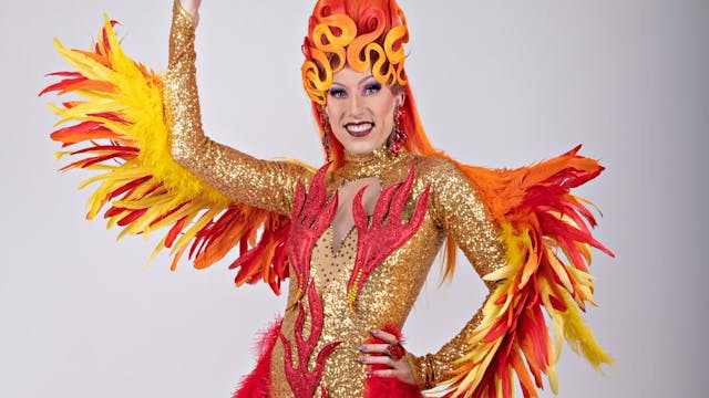 Lola McQueen in één van haar prachtige outfits.