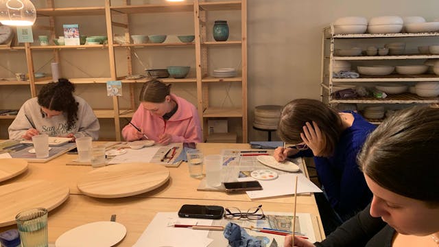 Concentratie bij Pottery Painting