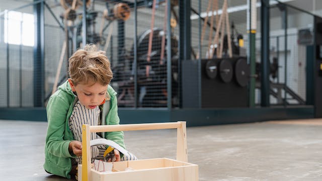 Museumspel met gereedschapskist voor families (6-12 jaar)