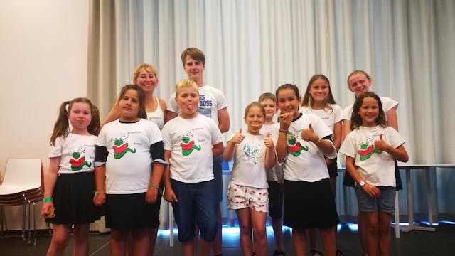 Enkele van onze zangertjes bij een optreden in WZC De Stek