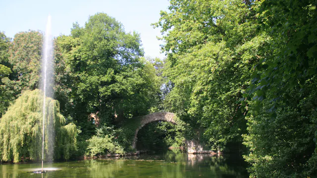 Naast de Jagerstoren en de Rotsbrug bevindt zich het onderaards museum.