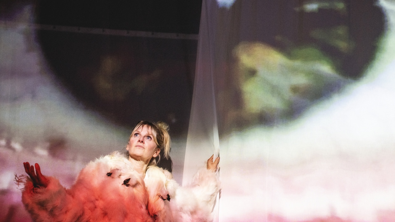 2026-02-25 An Miller - Ode-aan-de-Verwondering_c-Sara-De-Graeve_HiRes54.jpg