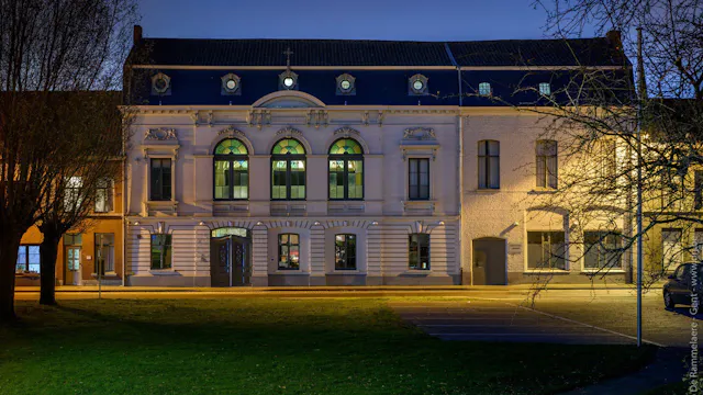 foto van de voorgevel van CC Meulestede