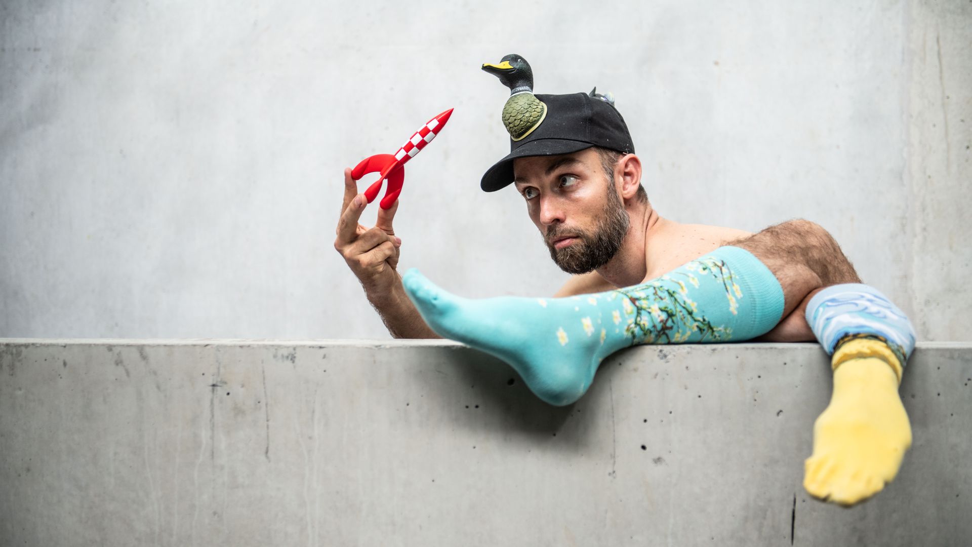 Souvenirshop (4+) - BRONKS & Not Standing/Alexander Vantournhout