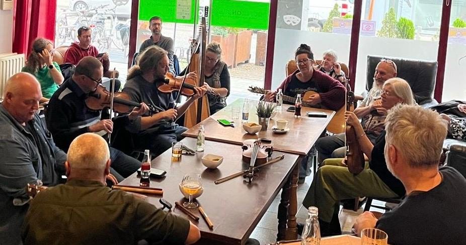 Ierse sessie in de lokalen van People on stage Stationstraat 58 in Geel