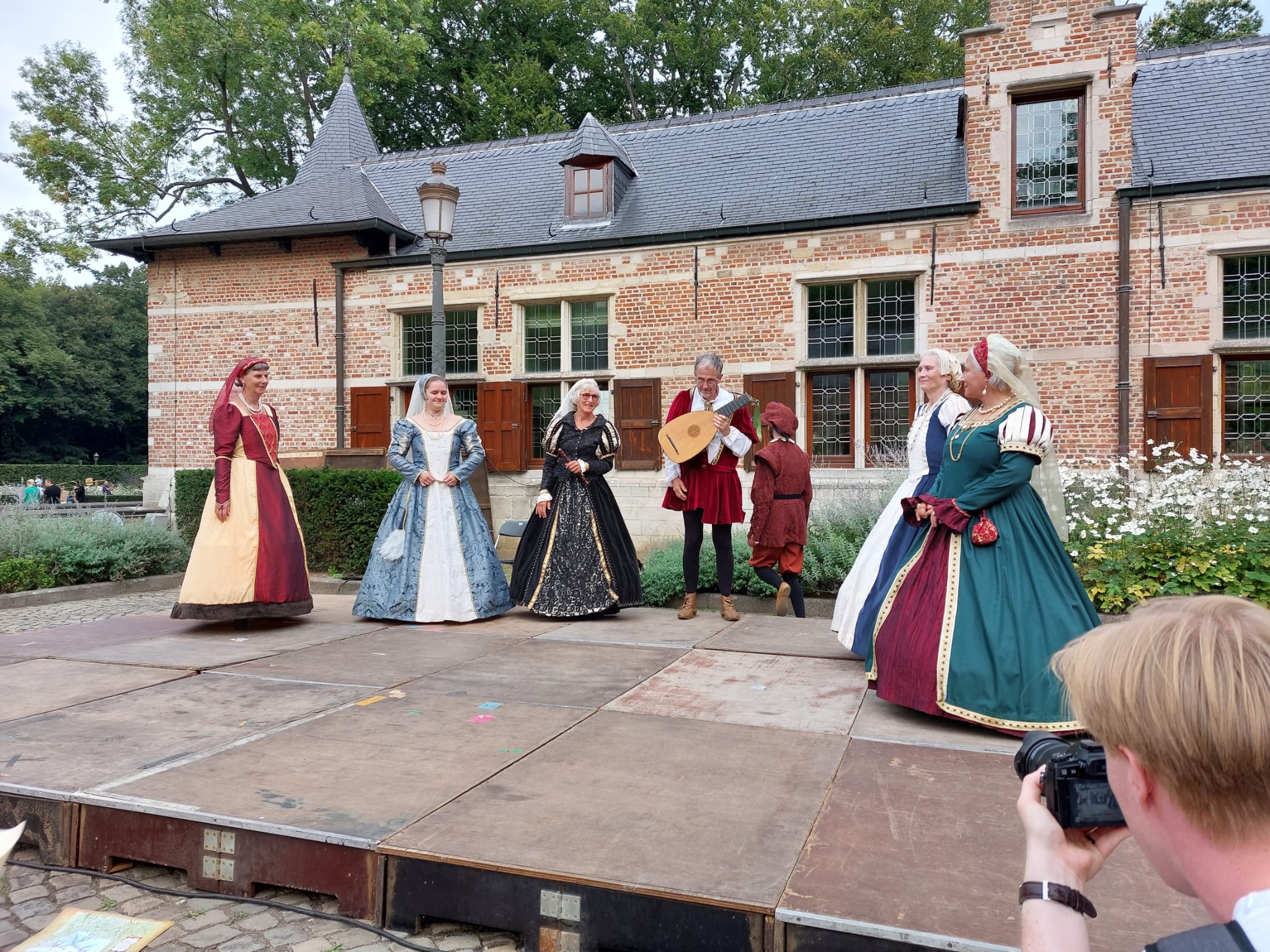 De dansgroep op de kasteelfeesten in Ekeren