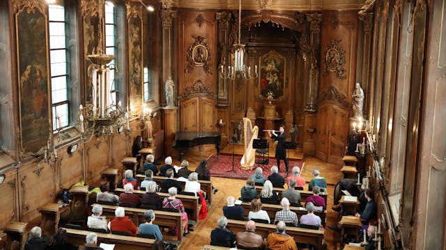 Kapel Hollands College met muzikanten en publiek