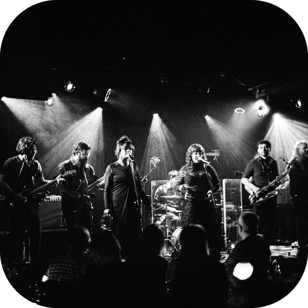 Eén ding is zeker: bij Ghost Funk Orchestra staat experiment en onvoorspelbaarheid centraal. Een avontuur vol onverwachte wendingen, broeierige grooves en meeslepende energie.