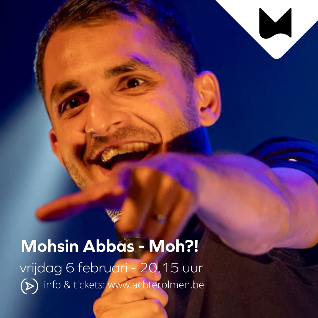 Mohsin wijzend naar het publiek
