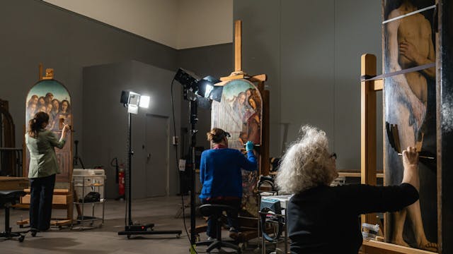 Het restauratieatelier in het MSK tijdens de derde fase van de restauratie van het Lam Godsretabel. © Sint-Baafskathedraal, Art in Flanders vzw, foto: Martin Corlazzoli