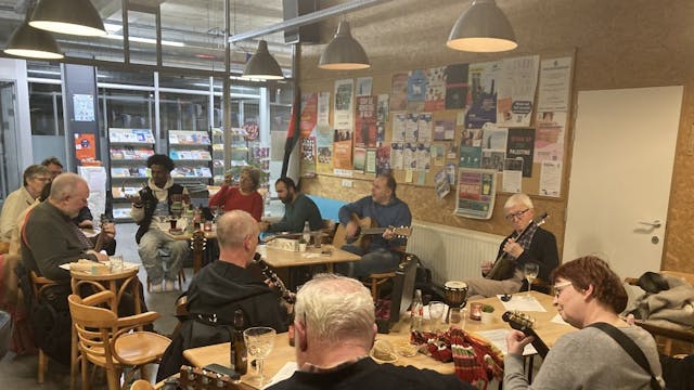 Samen jammen en muziek spelen