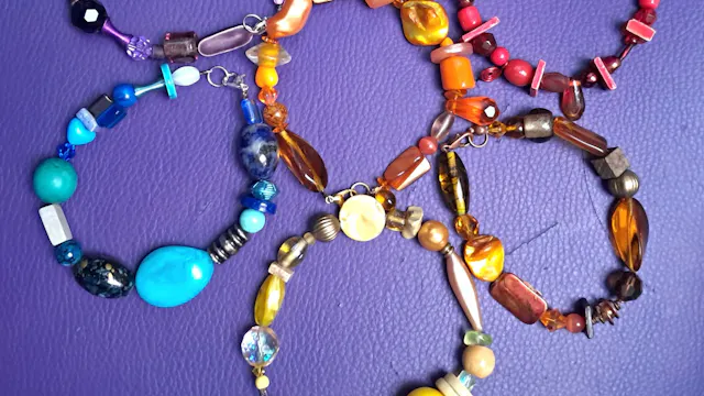 Verzameling armbanden