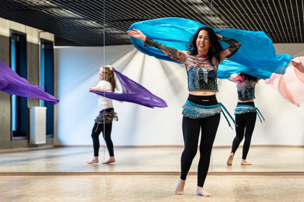 Helleh Raqs Oriental Dance - buikdans 1 jaar ervaring