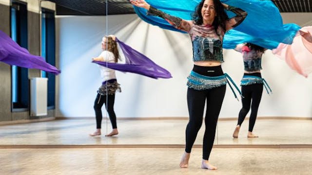 Helleh Raqs Oriental Dance - buikdans 1 jaar ervaring