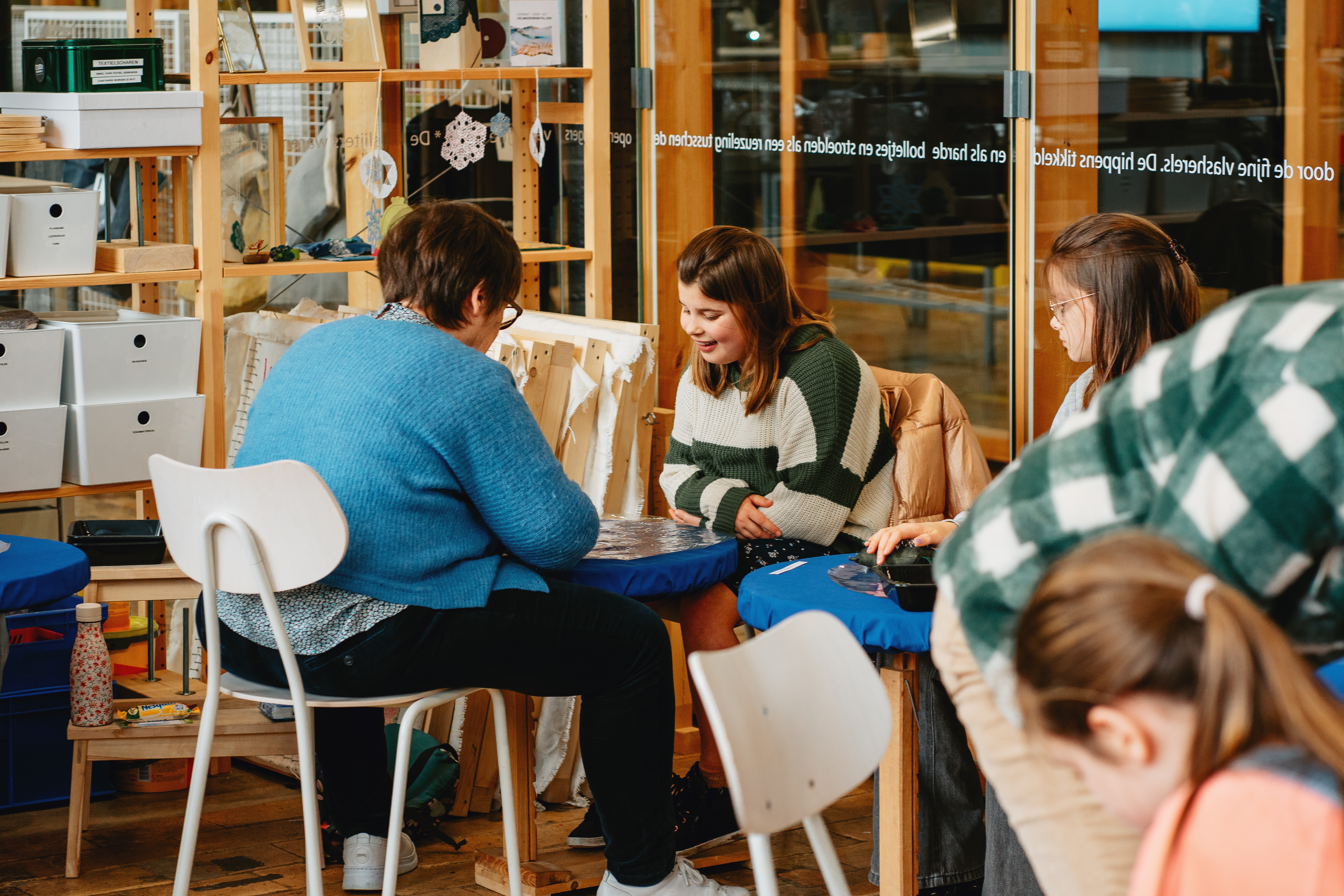 Jongerenatelier kantklossen in Studio Texture