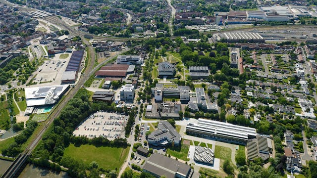 Luchtbeeld van Kortrijk (kant Penta)