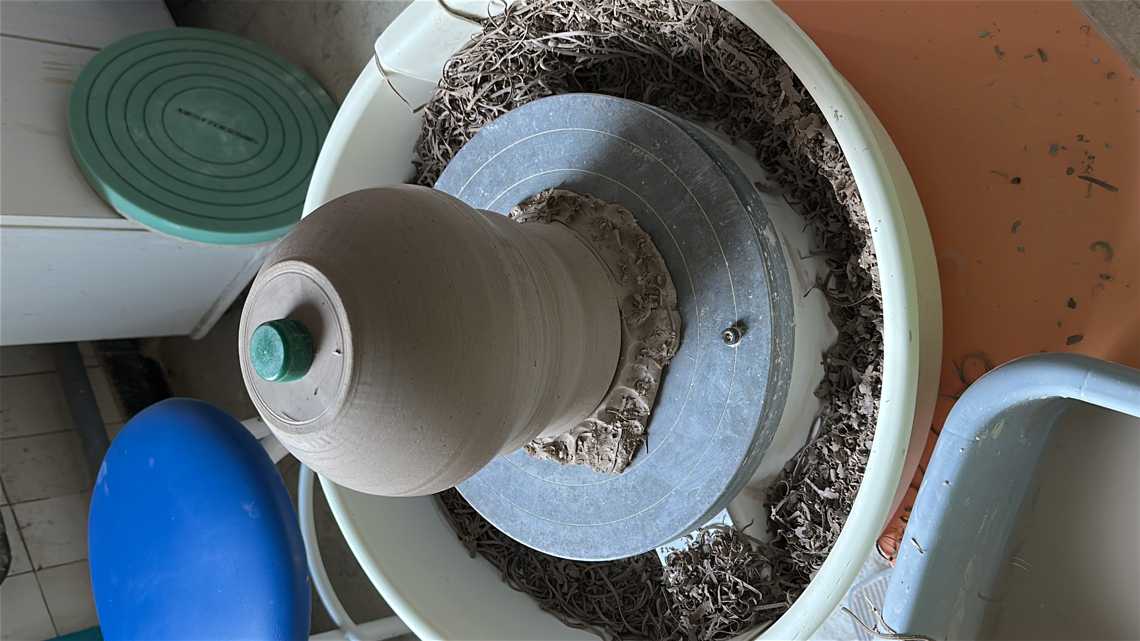 afwerken van gedraaide pot