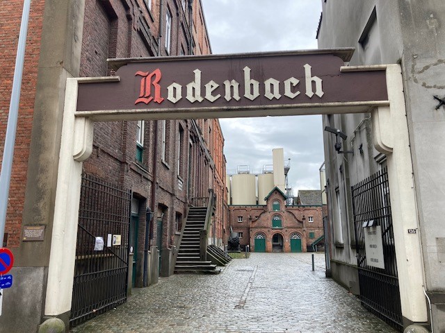 Hoofdingang van brouwerij Rodenbach