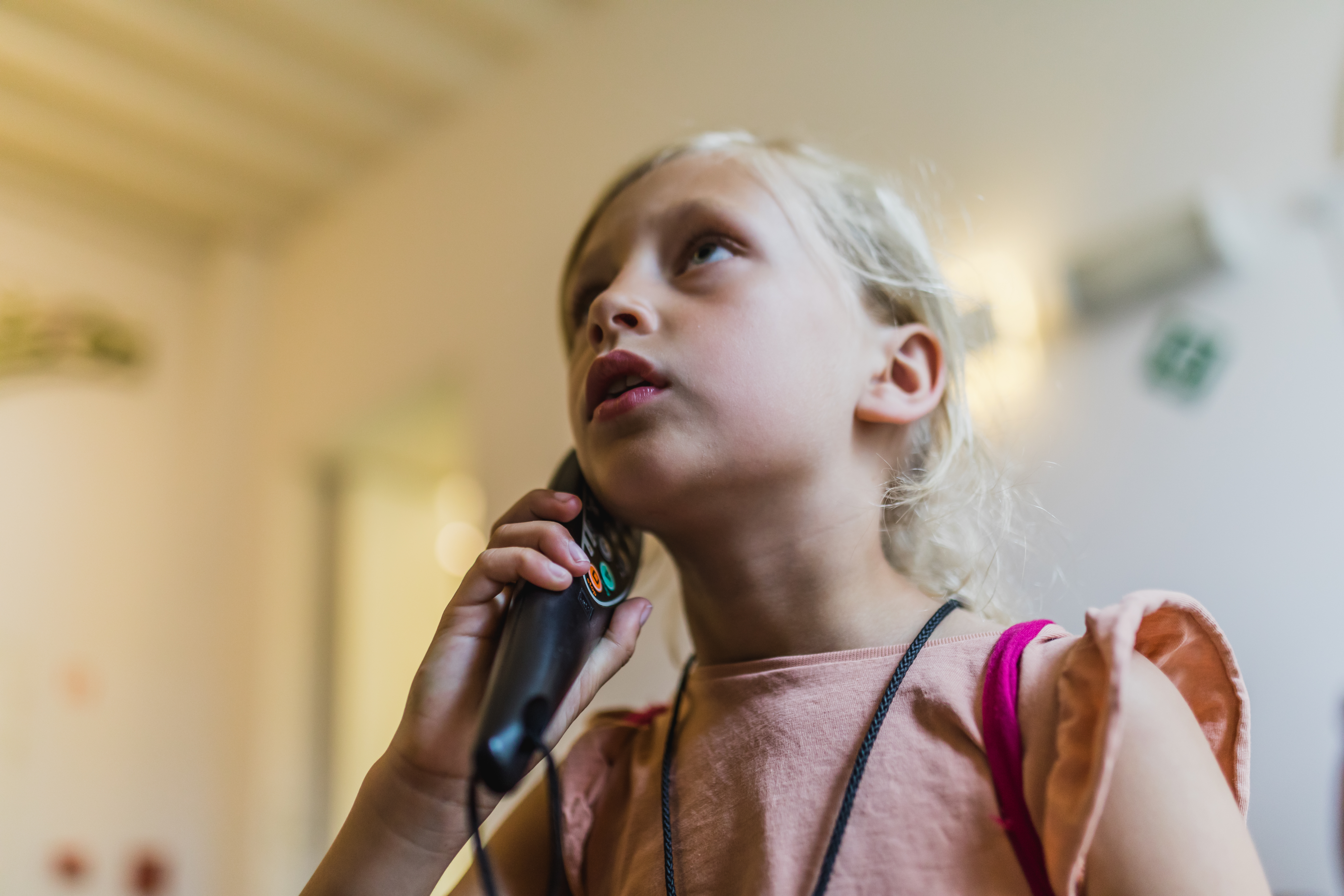 Meisje tijdens een luistertocht in Het Stadsmus