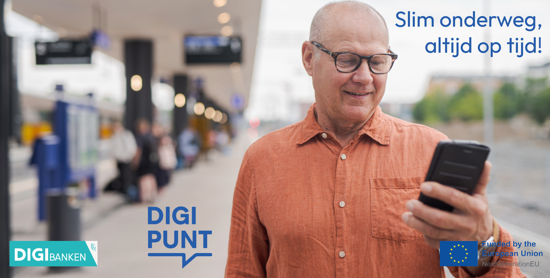 man op treinperron bekijkt zijn smartphone