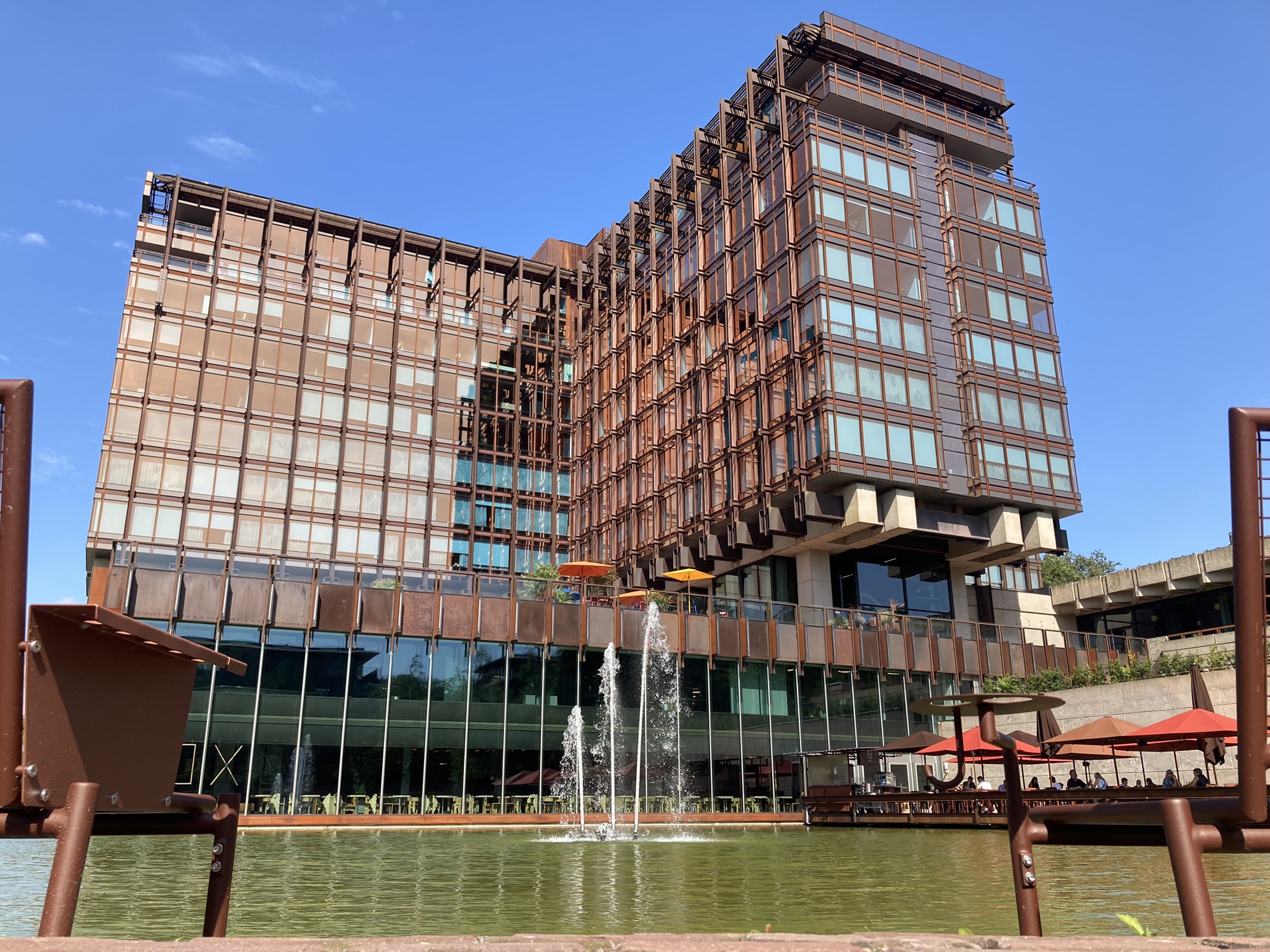 Icônes du modernisme à l'orée du bois