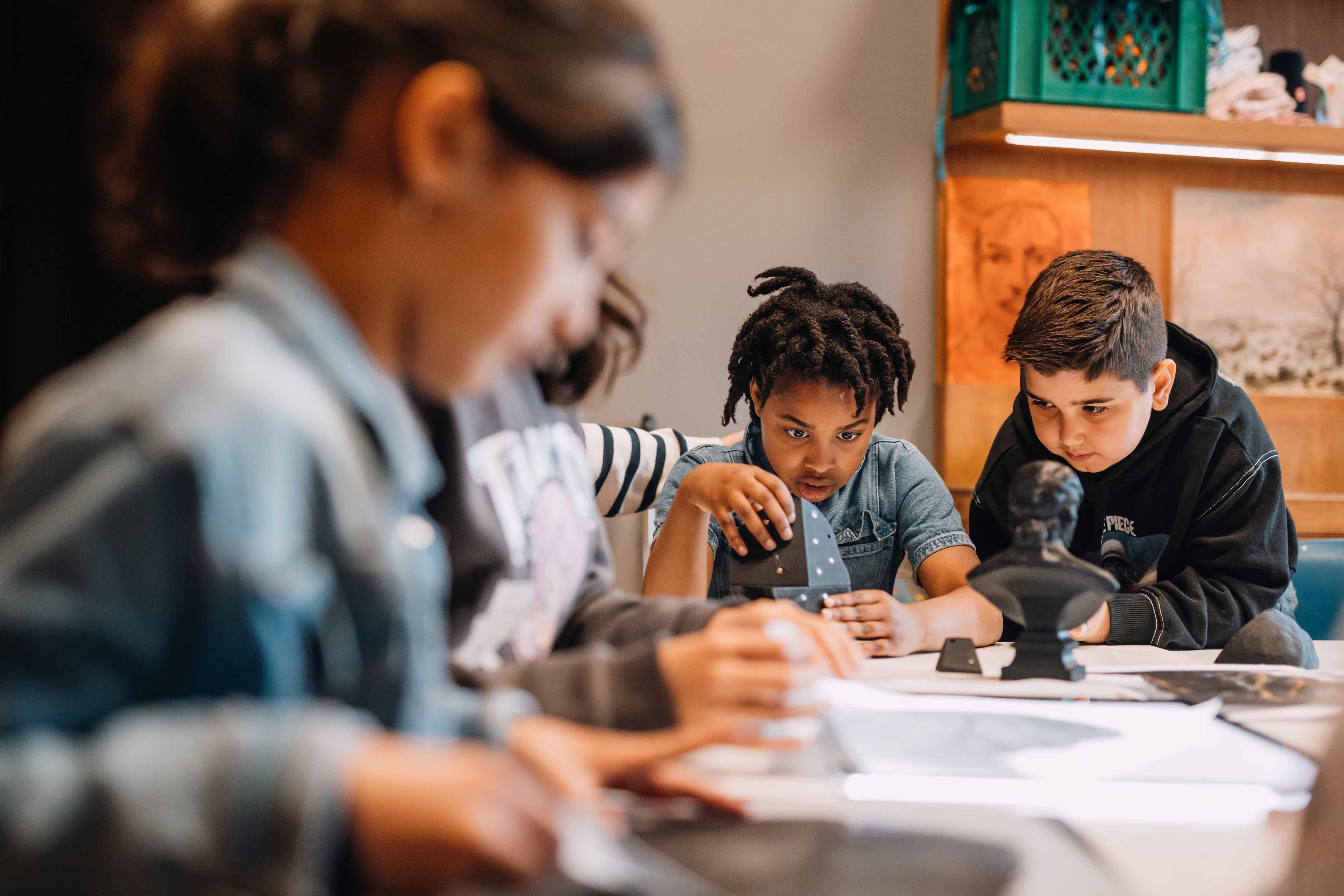 Kunstkrakers_kinderen meester Peter