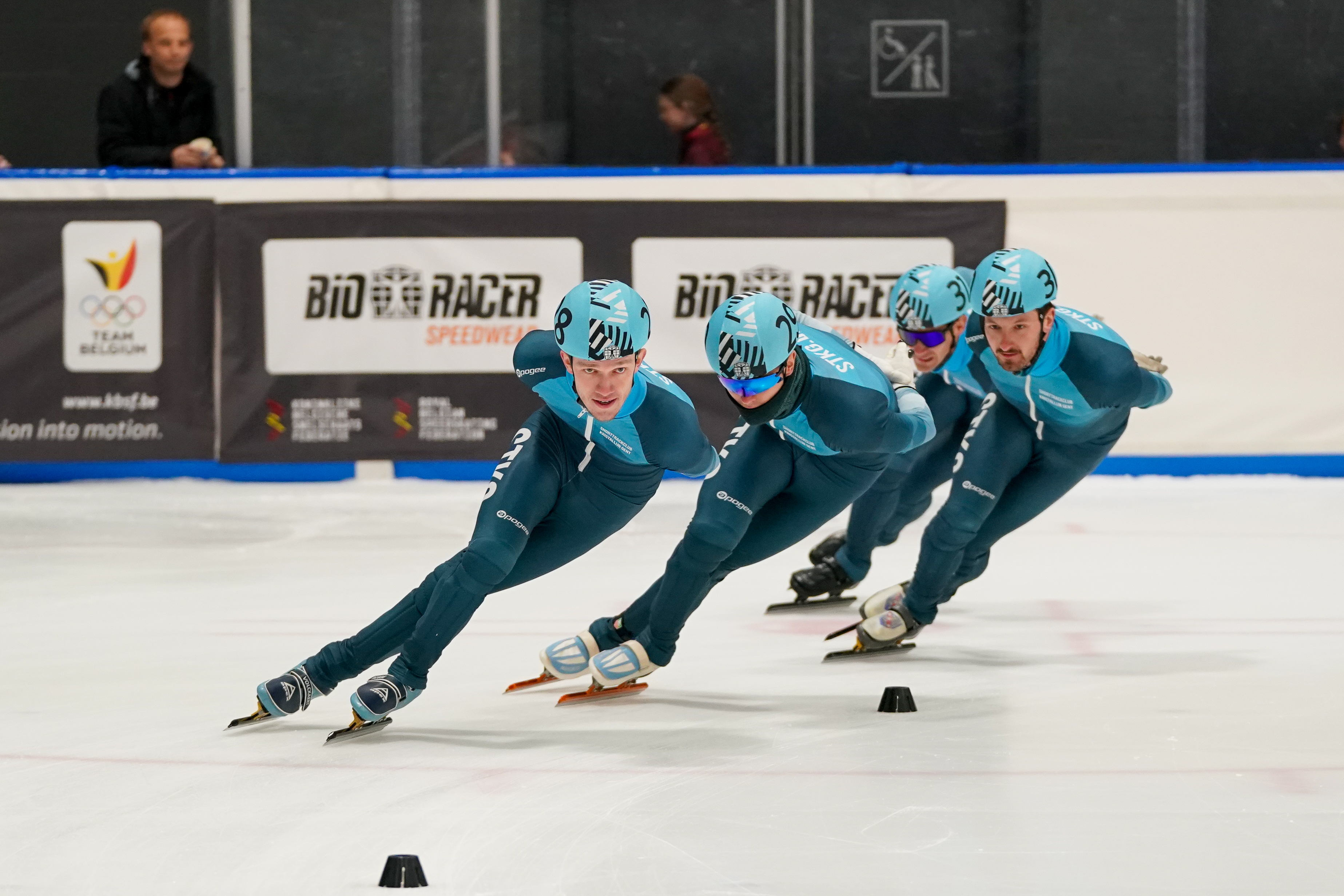 Schaatsers in actie.