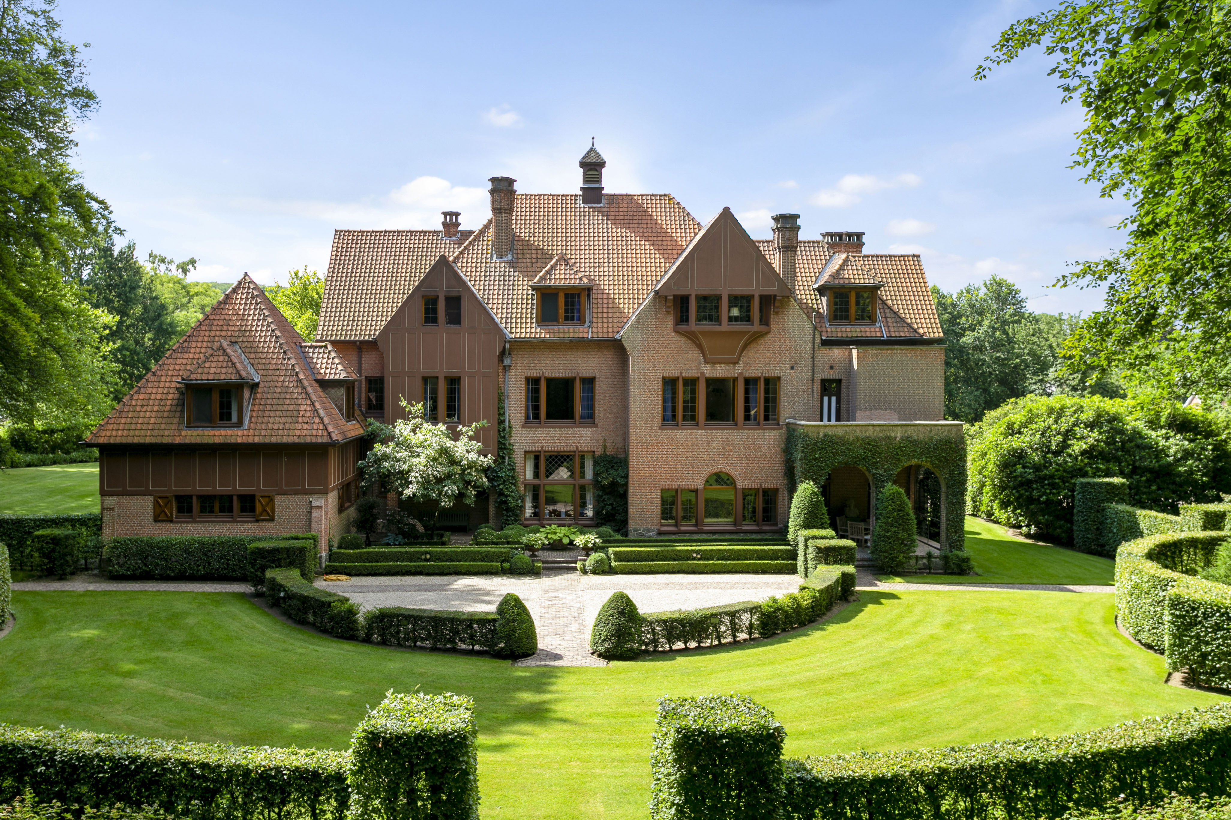 Louise-marie Manor & Gardens