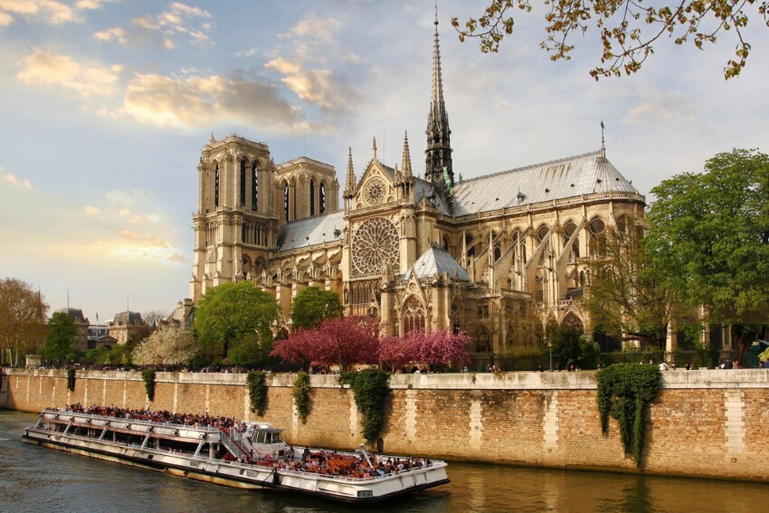 NOTRE DAME te Parijs