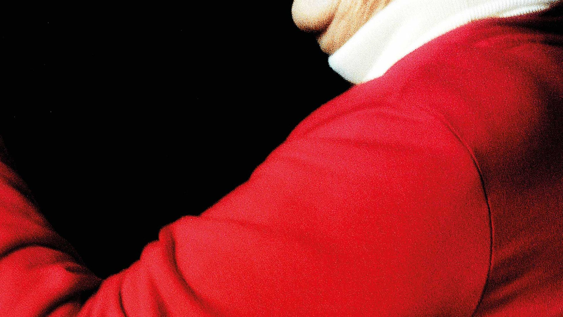 foto van twee ouderen die elkaar omhelzen